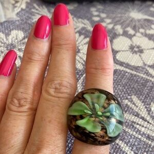 UNIQUE Vintage Ring Black Green Flower